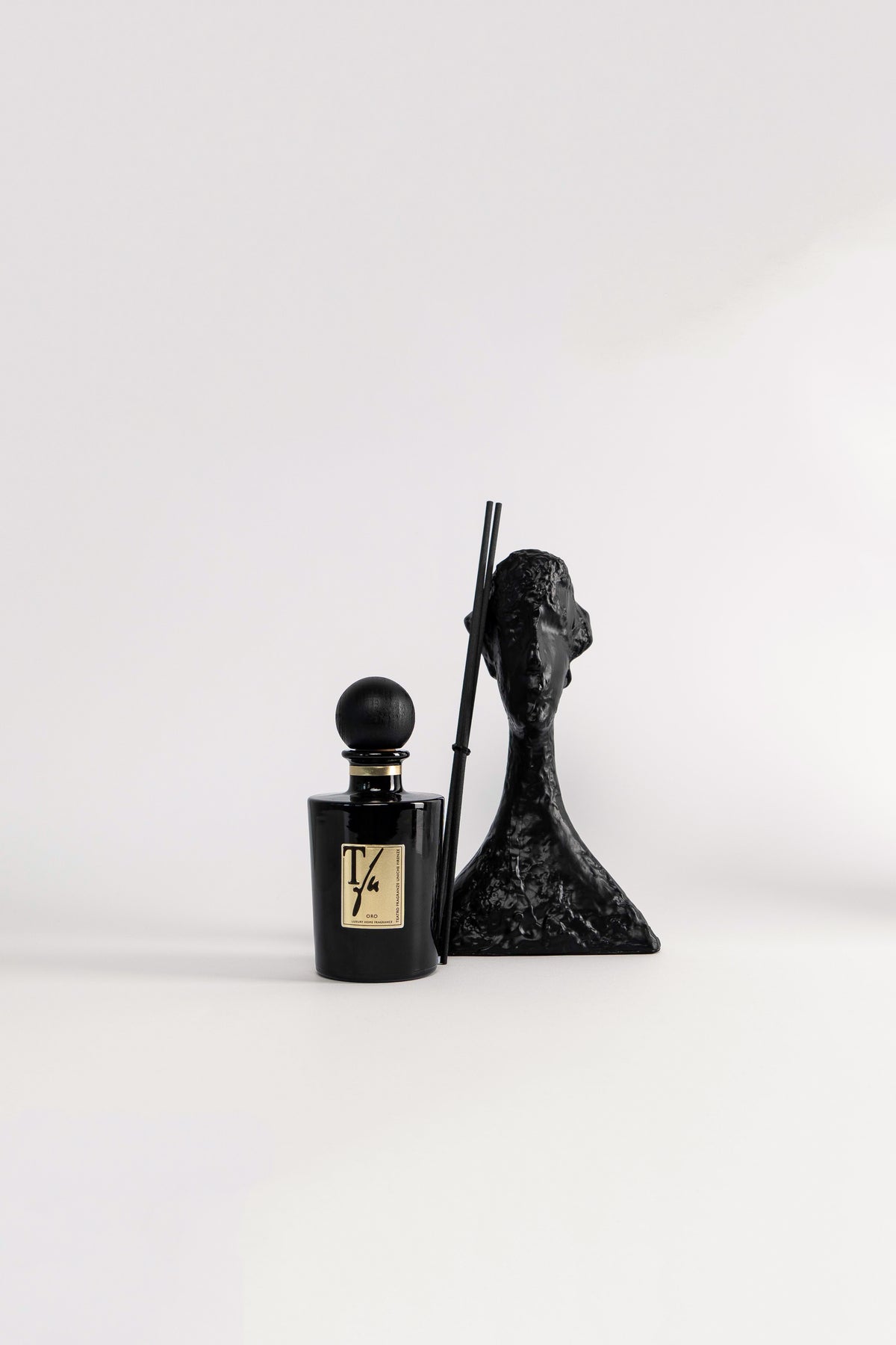 Elegant decorative element